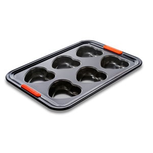 Le Creuset Toughened Non Stick 6 Cup Heart Shaped Muffin Pan